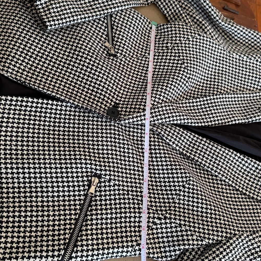 T Tahari Black and White Houndstooth Blazer - Picture 7 of 13
